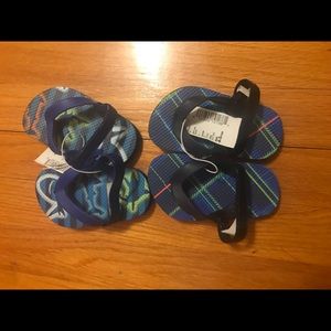 2 pairs flip flops size 4-5 NWT